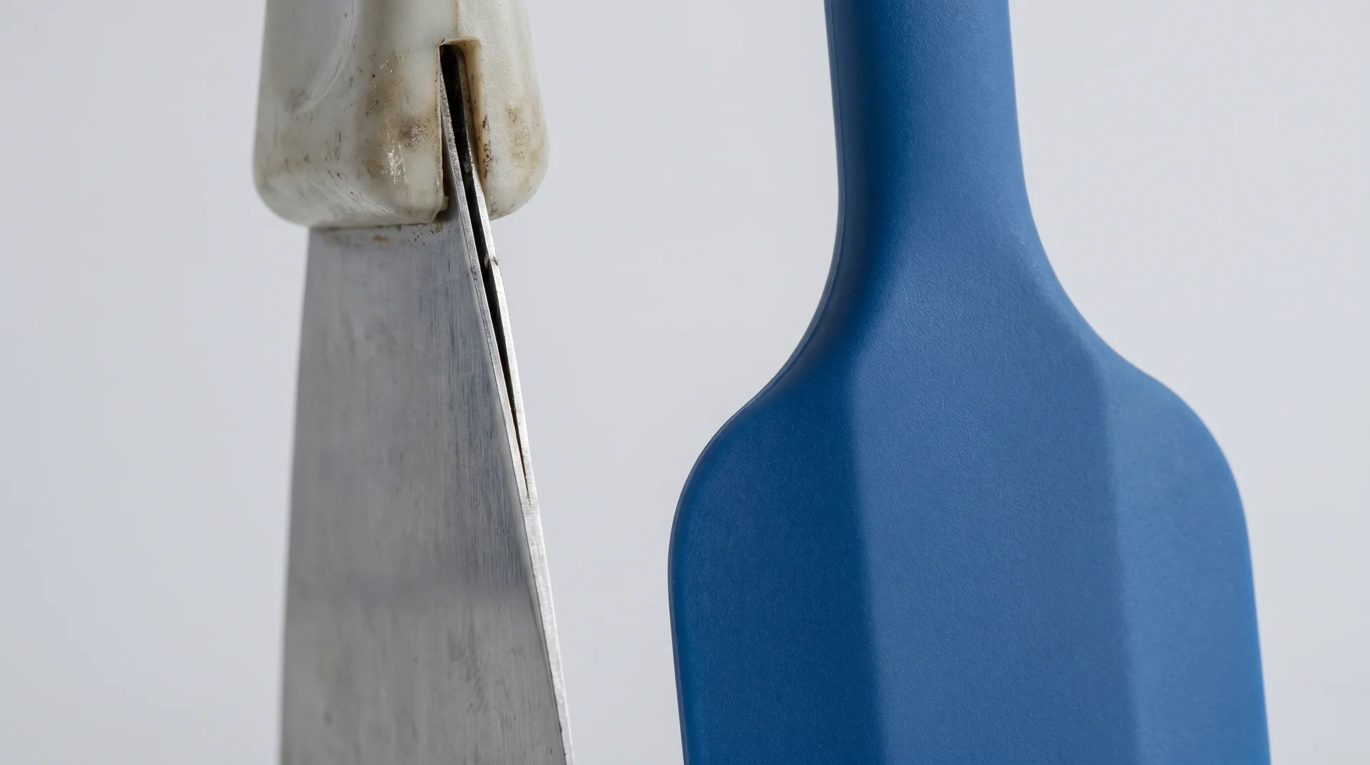 Close-up comparison of two-piece rubber scraper seam versus seamless one-piece silicone construction